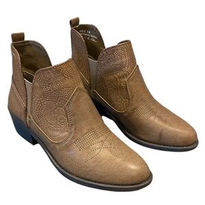 🆕 Easy Street Legend Boot Taupe Size 8